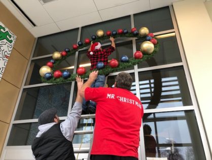 Mr. Christmas Decks the Hall of La Rabida